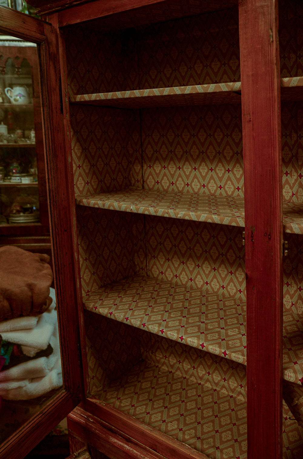 Credenza vetrina libreria a 4 ante in legno di abete rustico Italia 1800