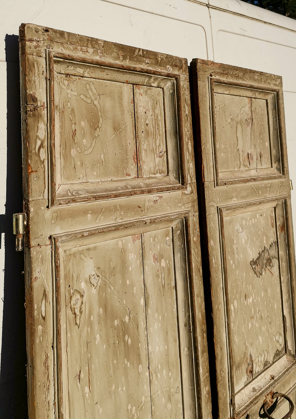 Porta Portone due ante con lacche originali e segni del tempo epoca 1700