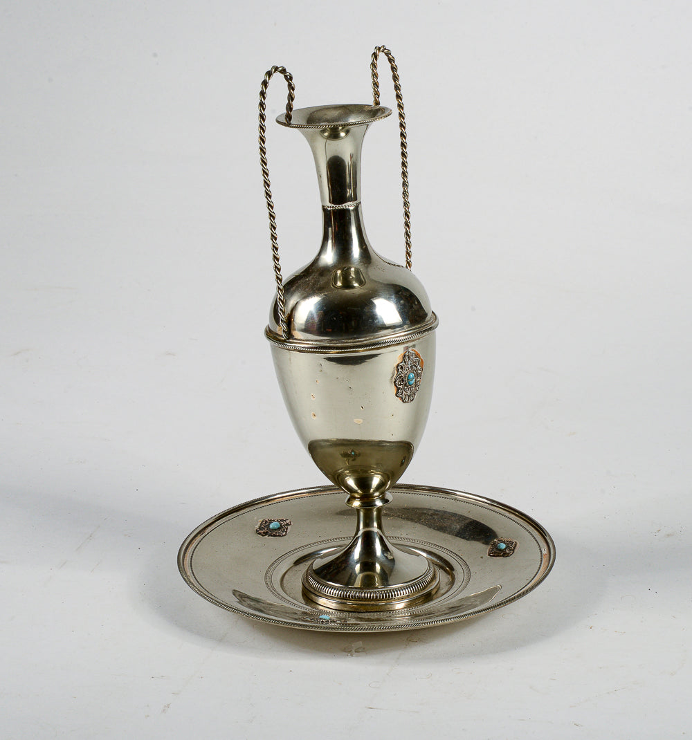 Set piatto e anfora decoro centrotavola in metallo argentato e turchese