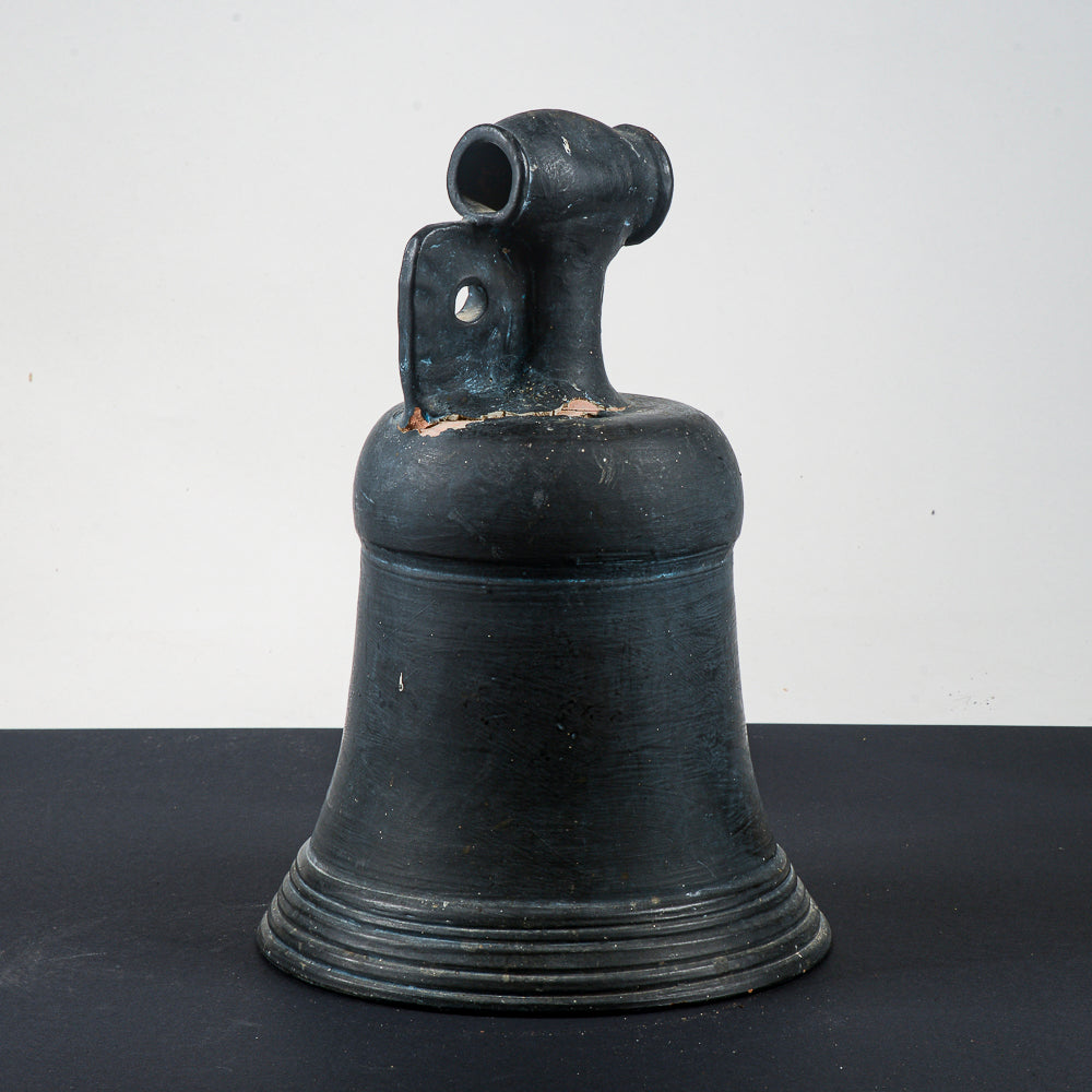 Campana nera in terracotta
