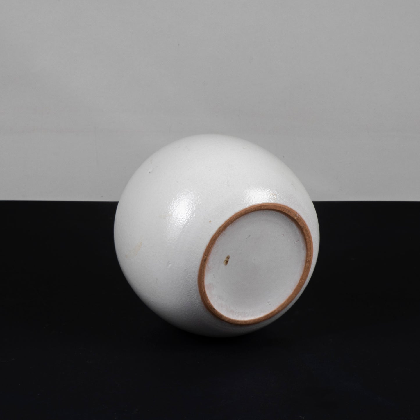 vaso in ceramica bianco con finitura bucciata