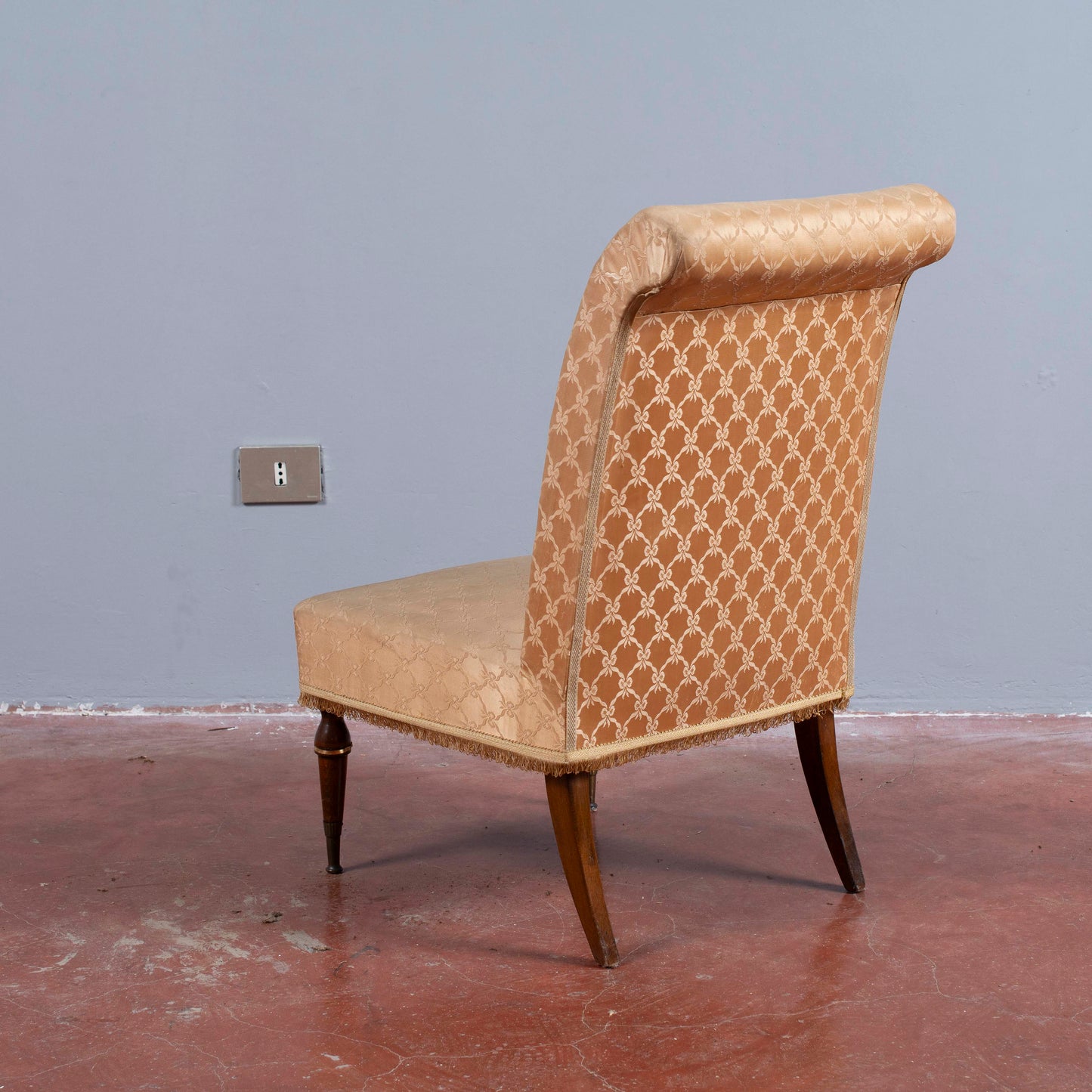 Sedia poltroncina anni 60 con schiena curva