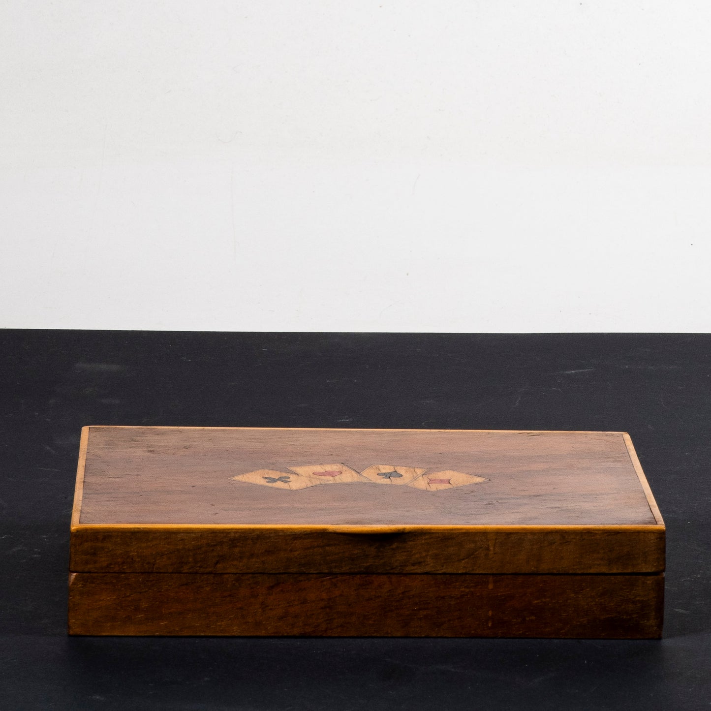 Scatola in legno intarsiata porta carte da gioco Italia prima metà del 900
