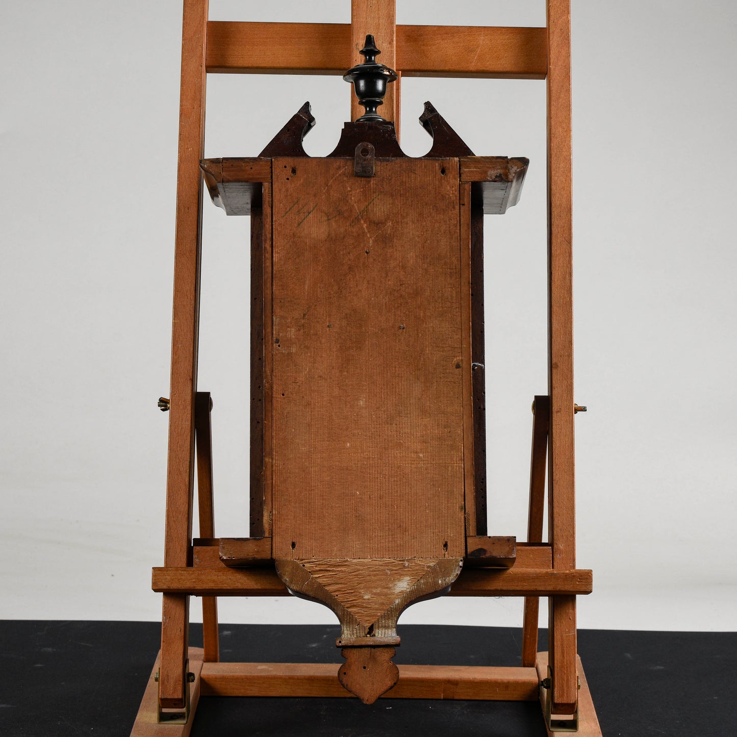 Orologio a pendolo da parete in legno con pendolo e chiave di carica
