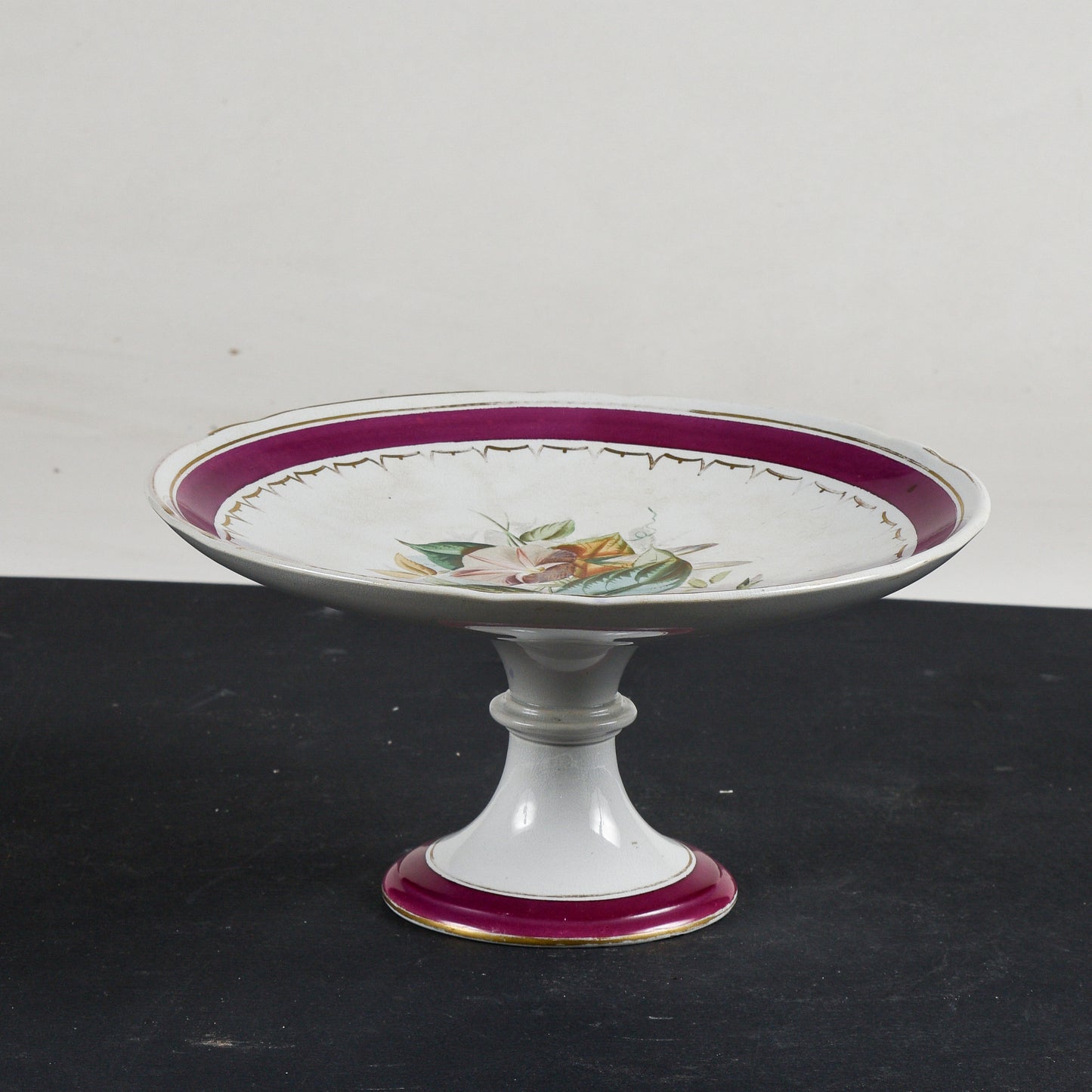 Alzatina in ceramica con decoro floreale marcata PW epoca primo 900