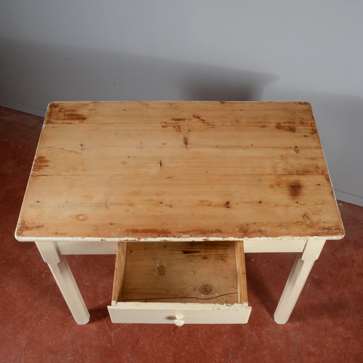 Tavolo da cucina in abete verniciato primo 900