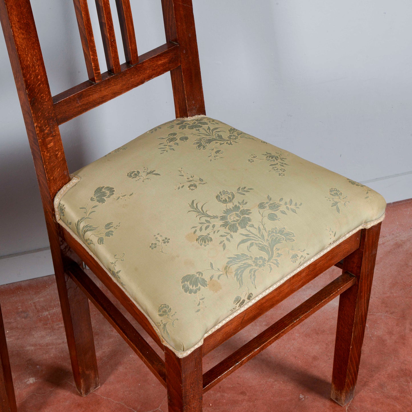 Coppia sedie liberty con tessuto verde a fiori