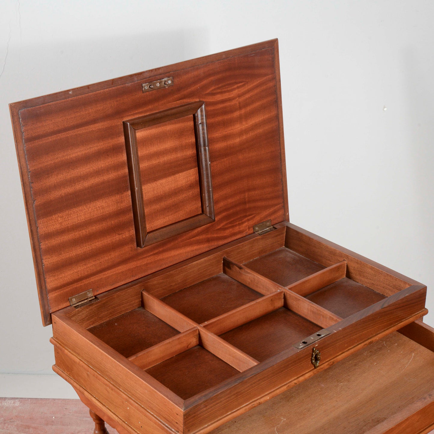 Tavolino da lavoro anni 70 con torniture e cassetto
