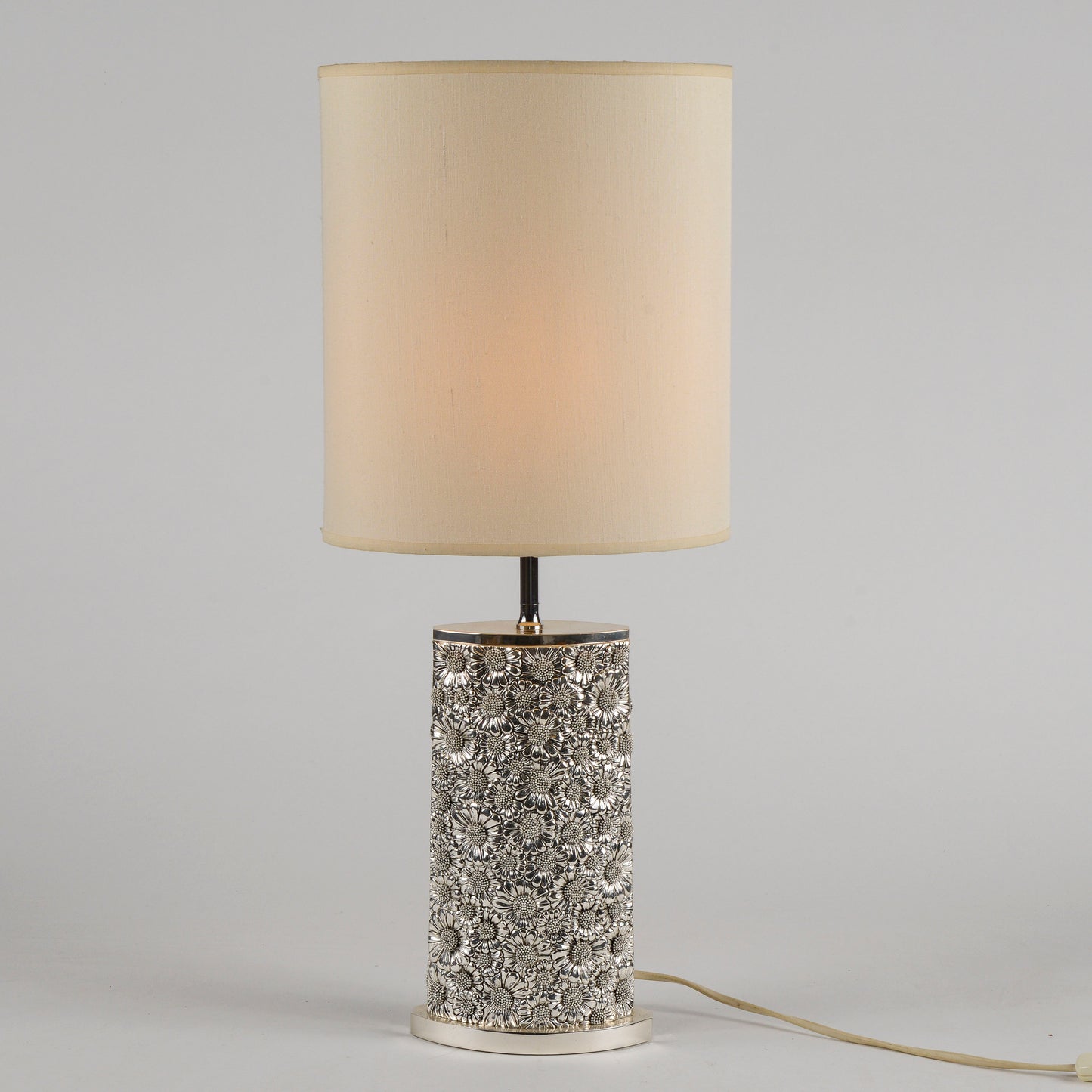Lampada vintage in metallo argentato laminato produzione Stilarte