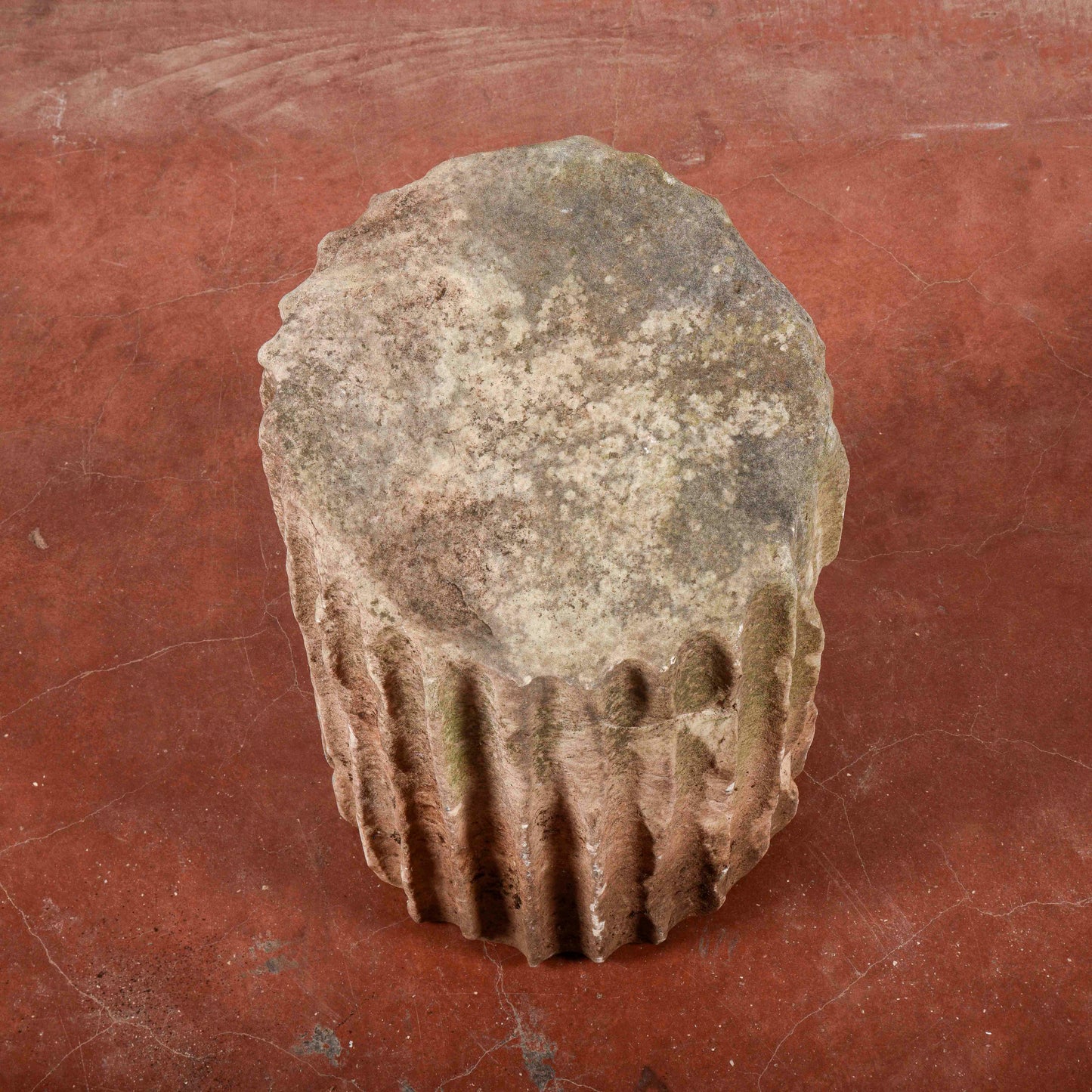 Frammento di colonna scanalata antica