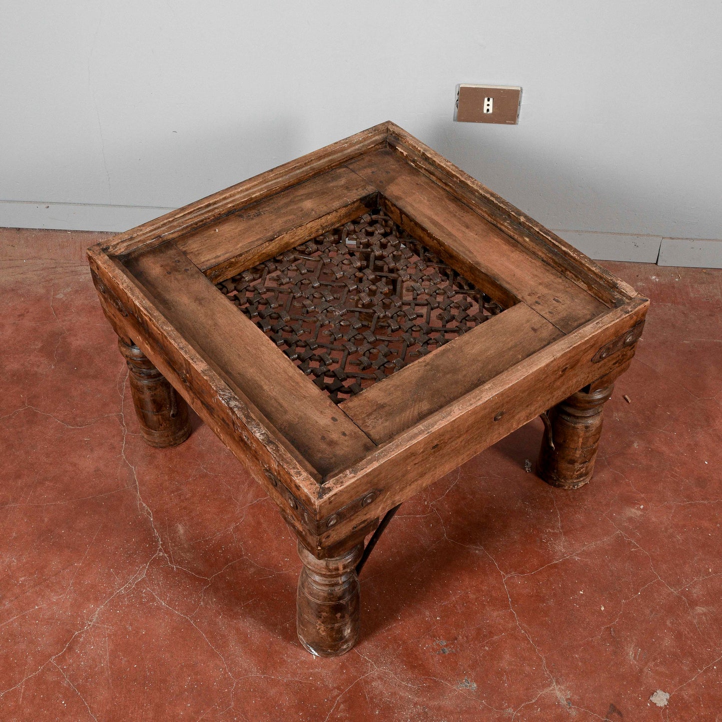 Tavolino da salotto griglia antica di finestra