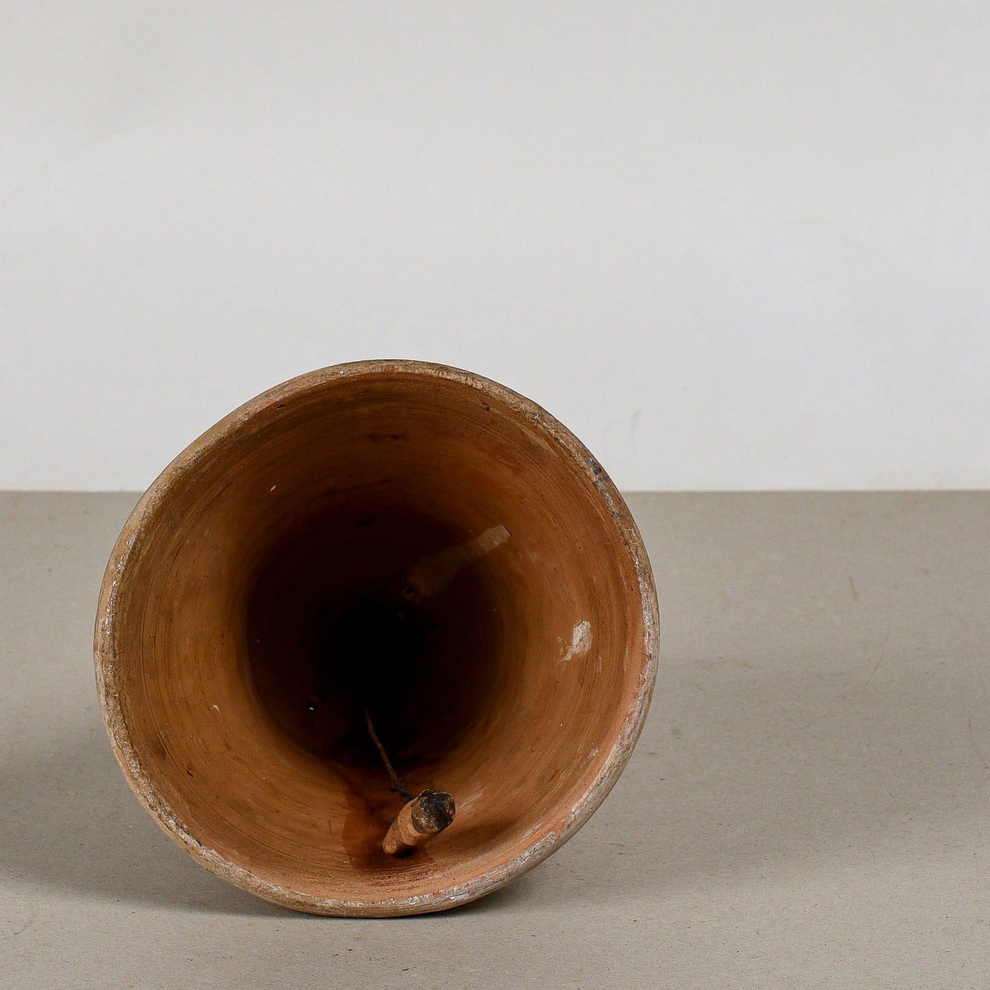 campana in terracotta artigianale antica