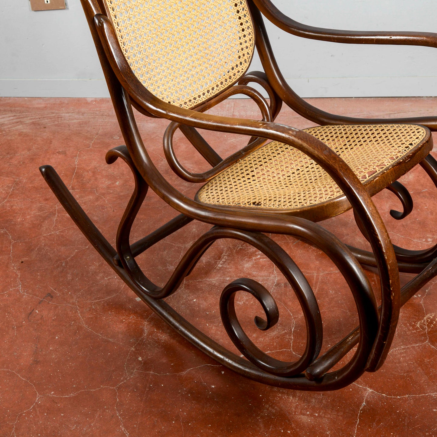 Sedia A Dondolo Stile Thonet