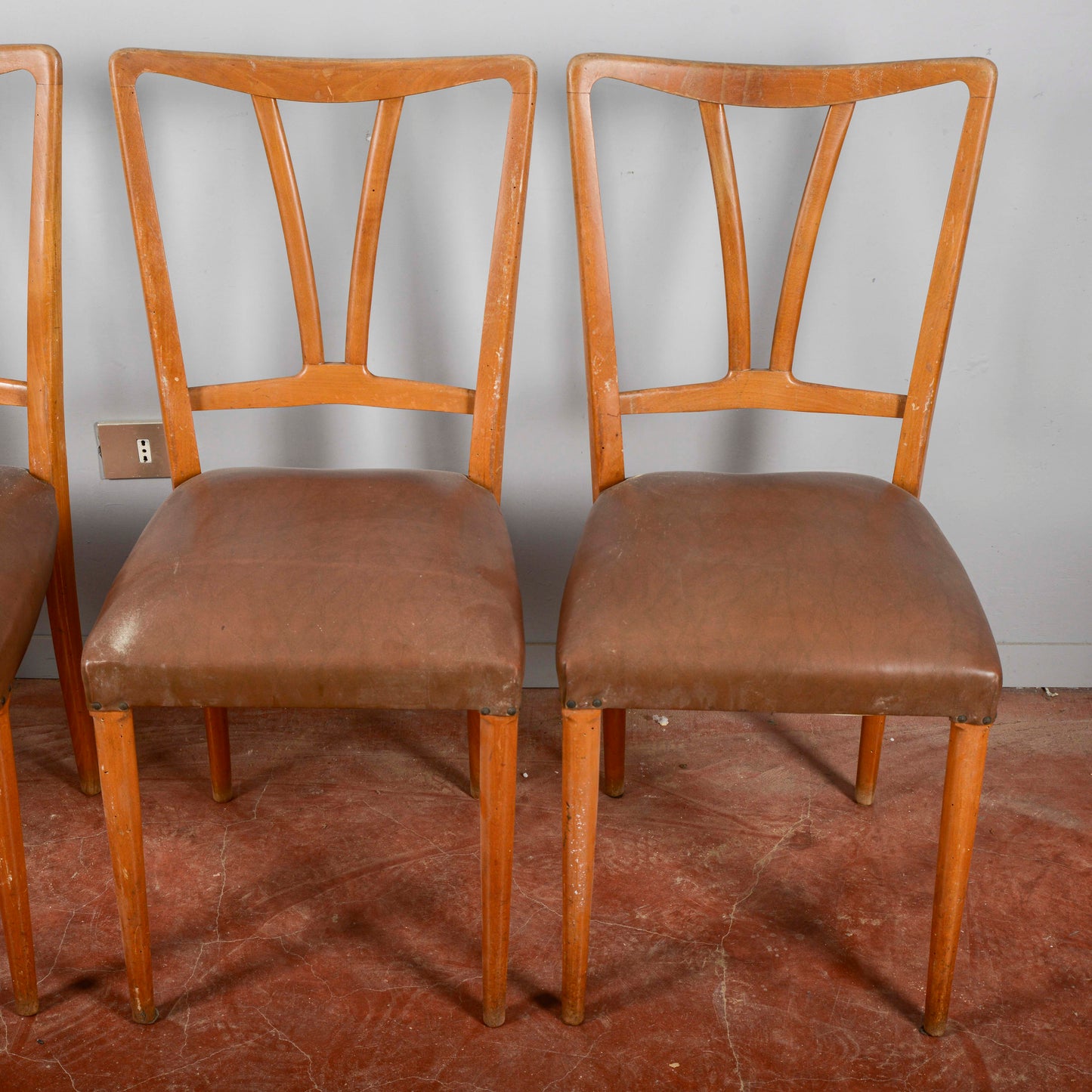 Set 4 Sedie In Vilpelle Da Restaurare