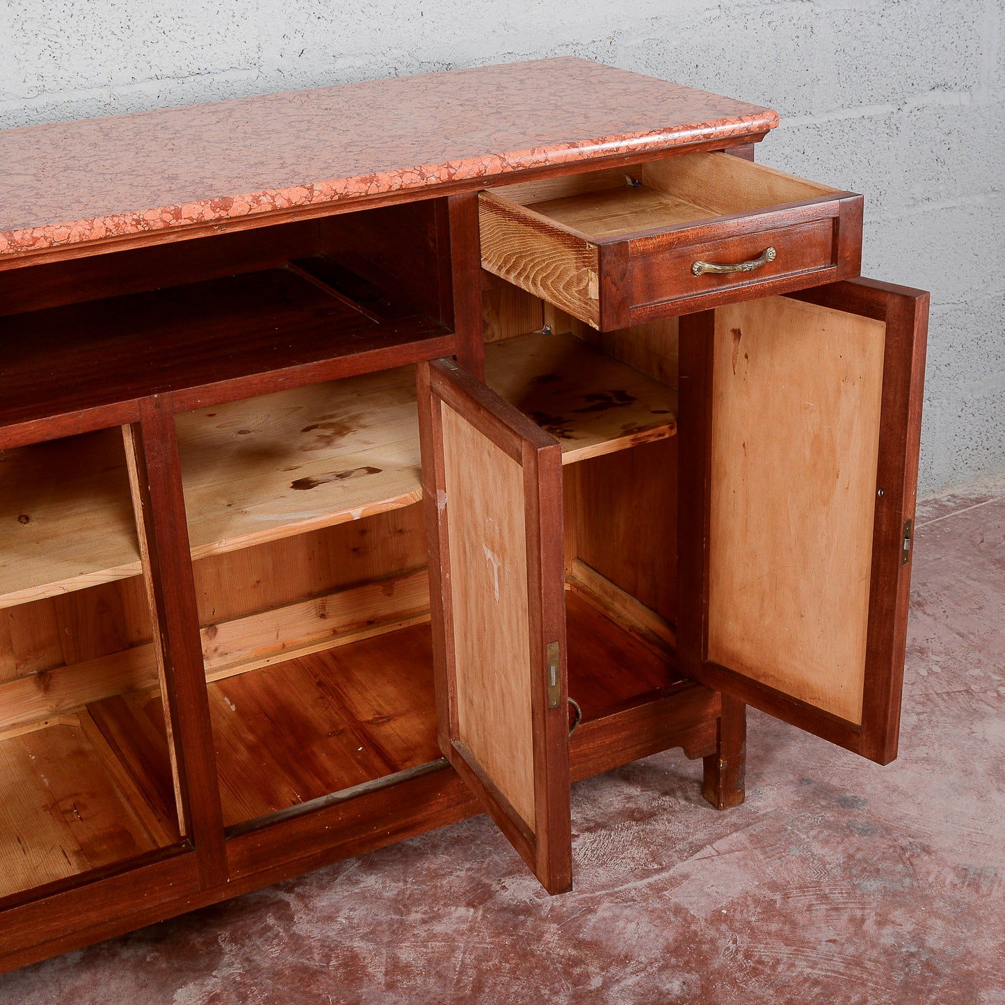 Credenza 4 ante e vano a giorno piano marmo