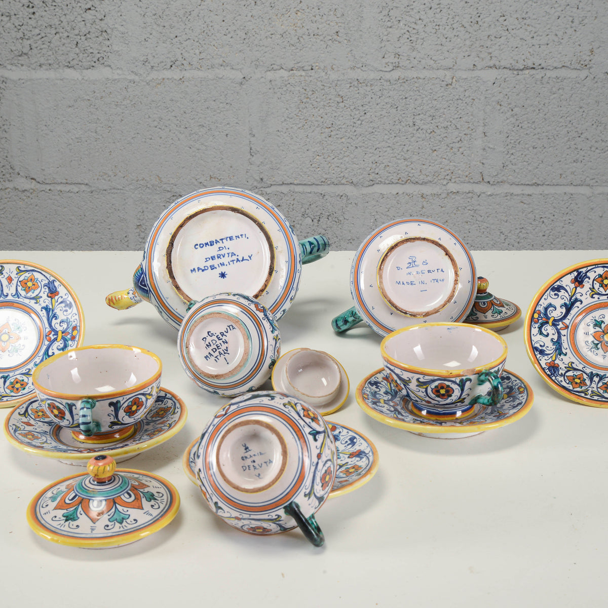 Servizio da tè n ceramica maiolicata Società Anonima Industrie Maioliche Artistiche Combattenti Giuseppe Grazia di Deruta Italia 1923