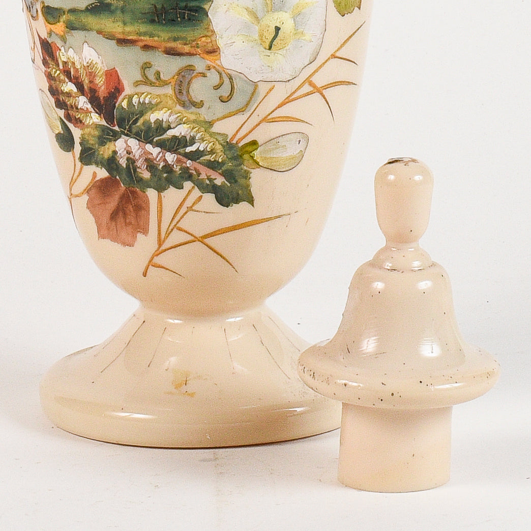 vaso in vetro opalino con scena di campagna