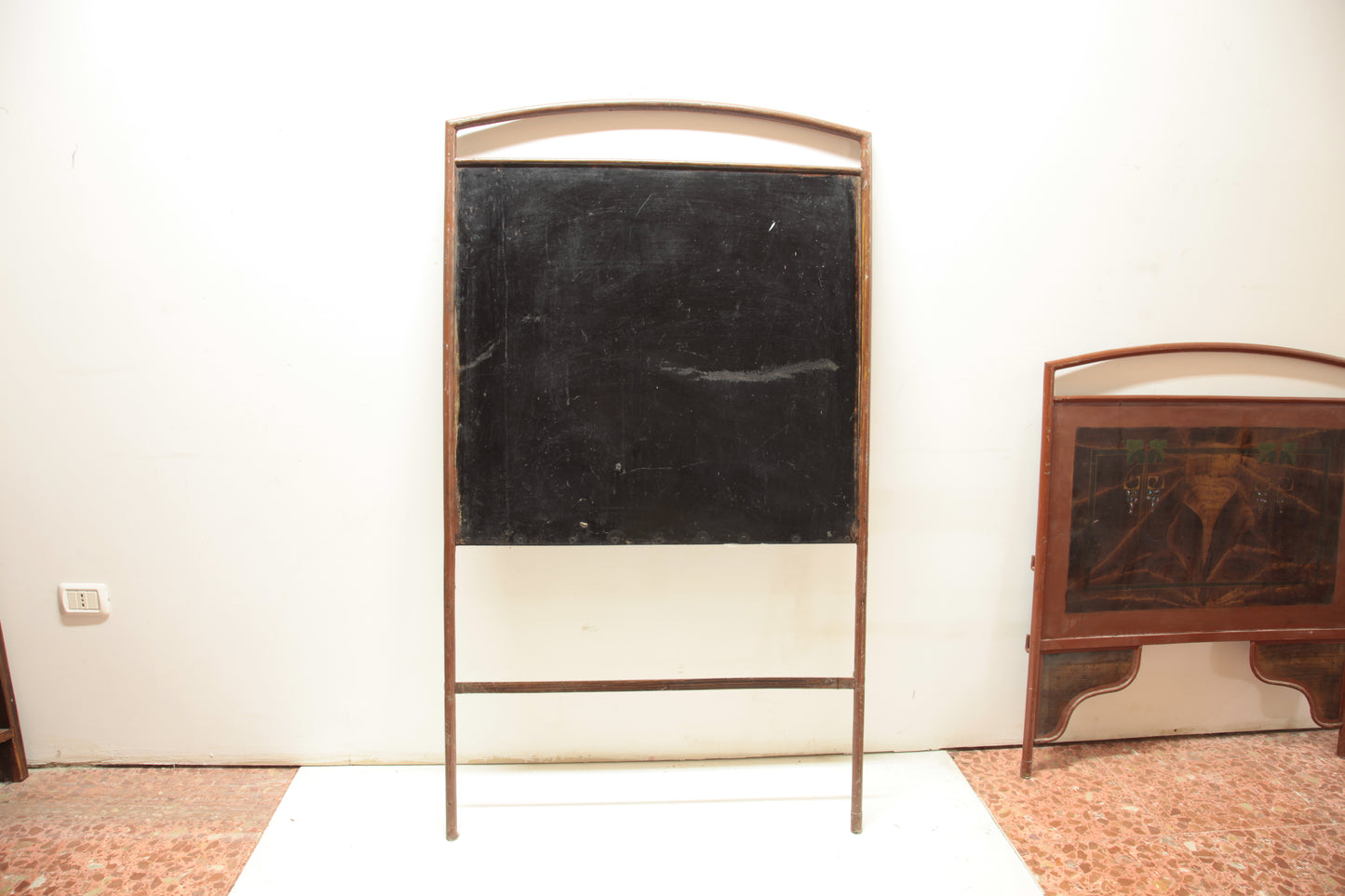 Letto singolo in ferro battuto e lamiera