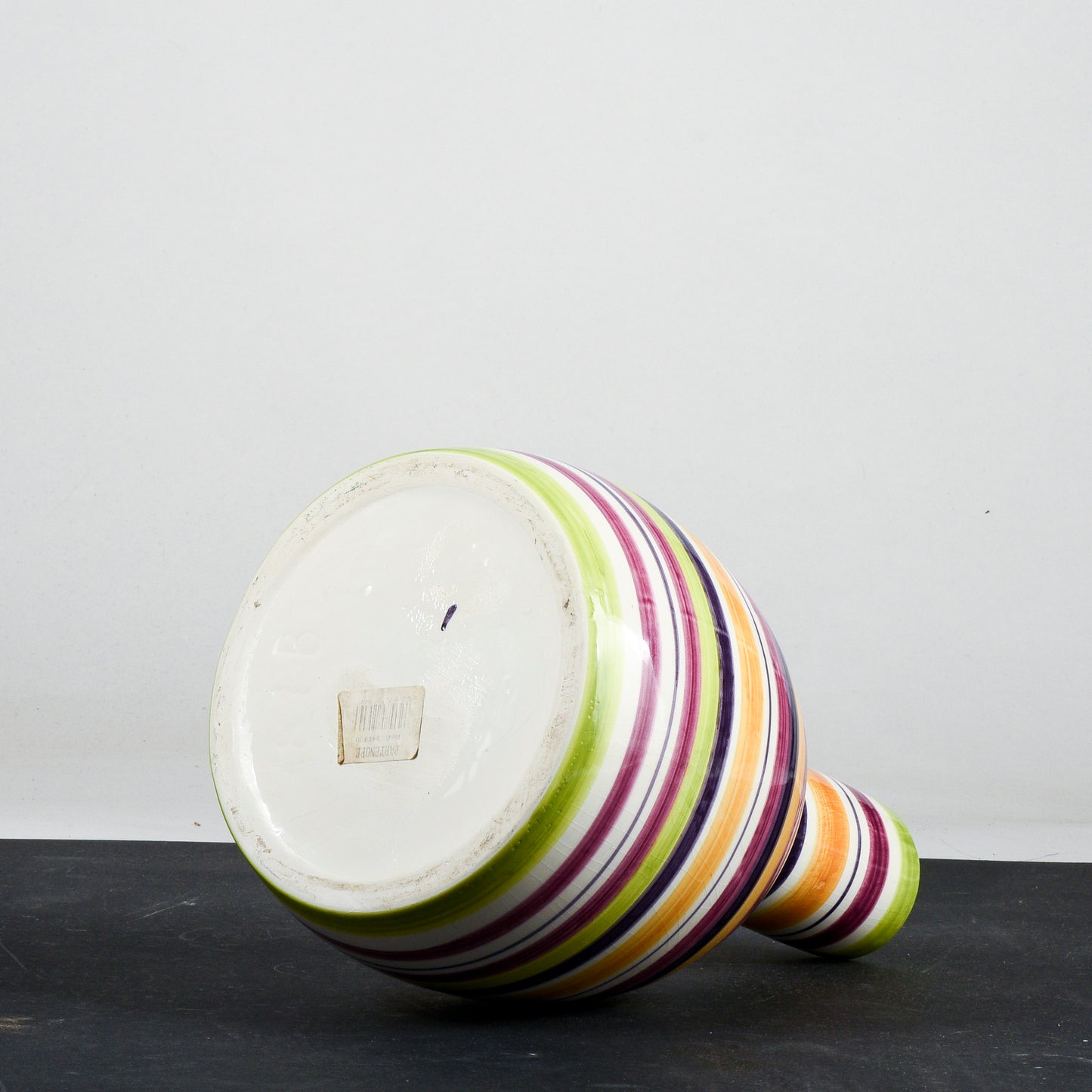 Vaso bottiglia in ceramica multicolore a righe con cerchi concentrici anni 1990