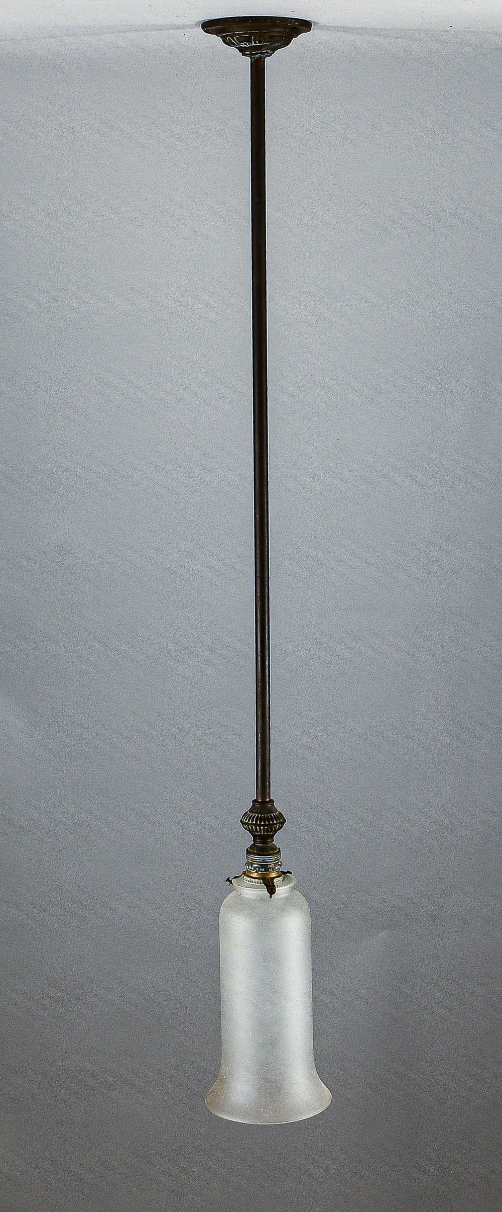 Lampadario da soffitto ottone e vetro satinato Italia epoca 1930