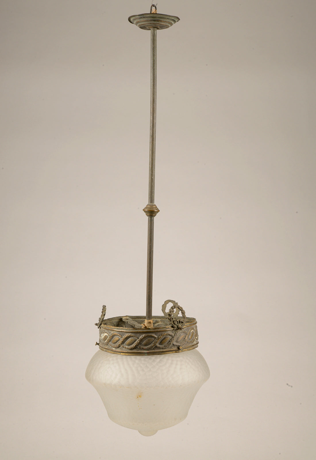 Lampadario anni 1940 in metallo e vetro smerigliato a 1 luce