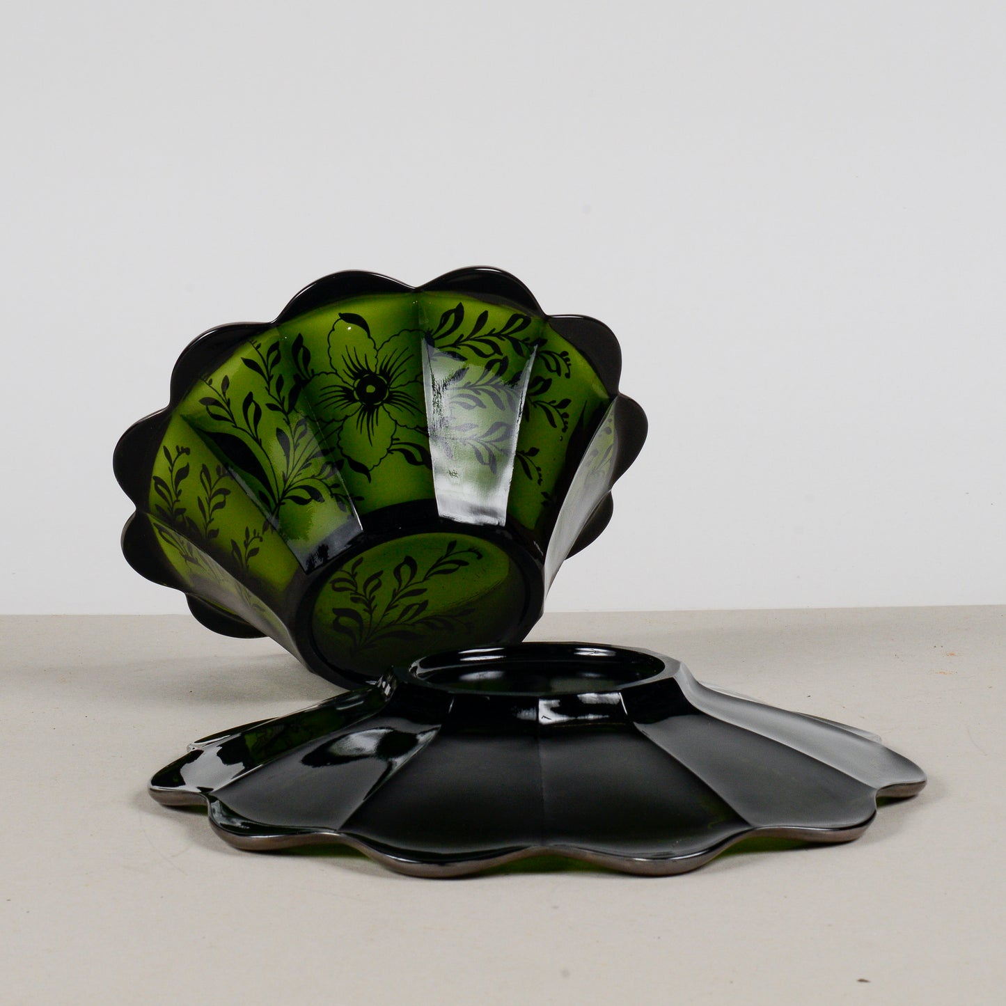 set due piatti in vetro verde con decori argento epoca metà XX Secolo