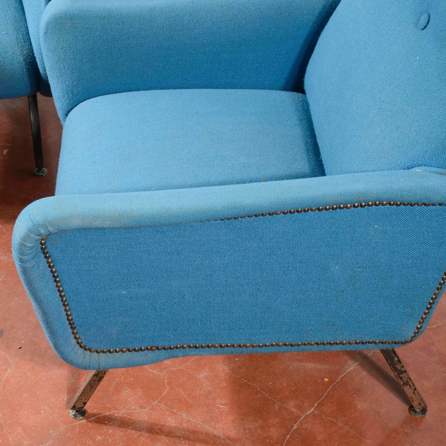 Coppia di poltrone anni 60 base metallo e stoffa azzurre