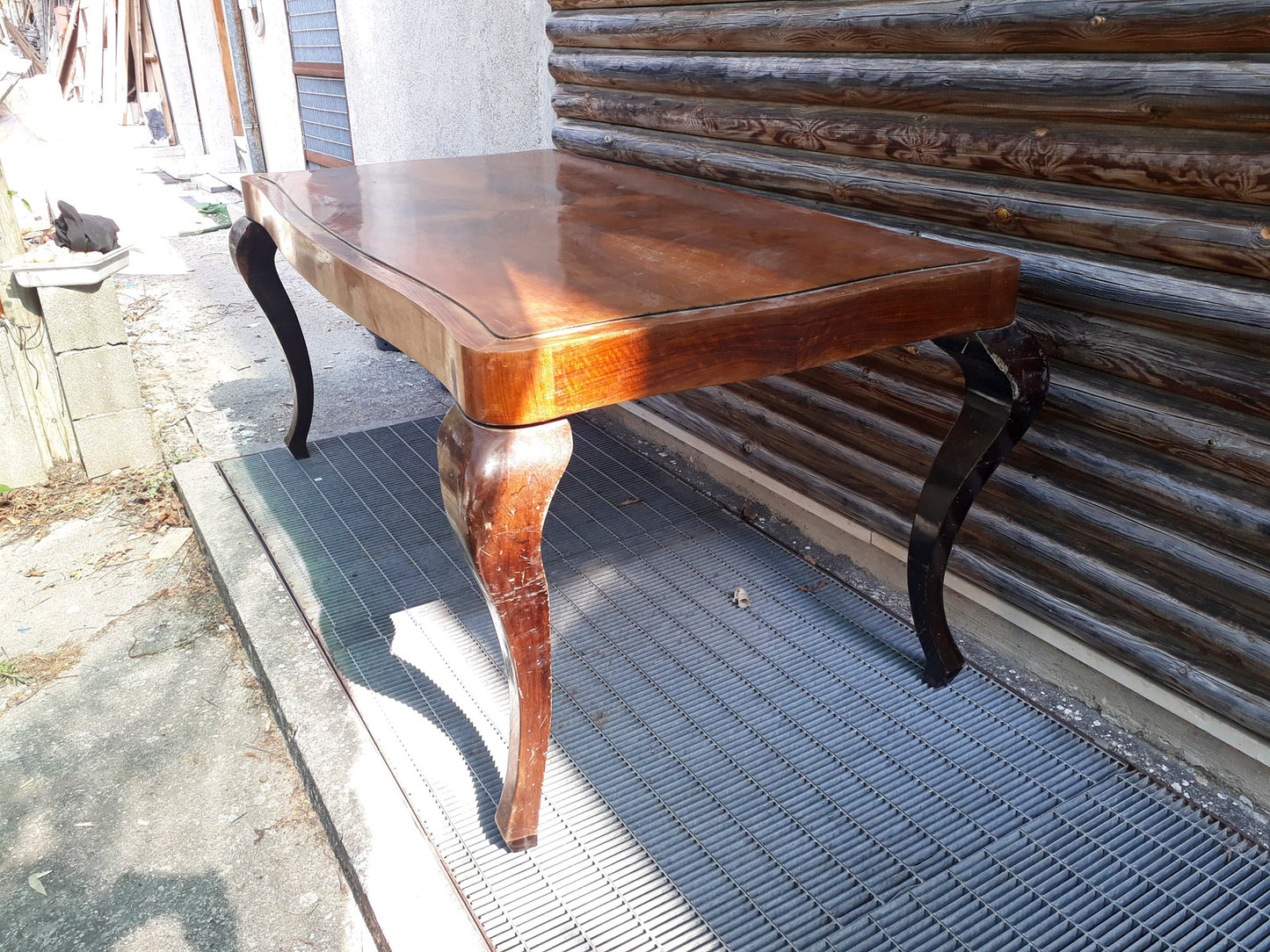Tavolo con gambi e piano mossi, da restaurare Italia 1950
