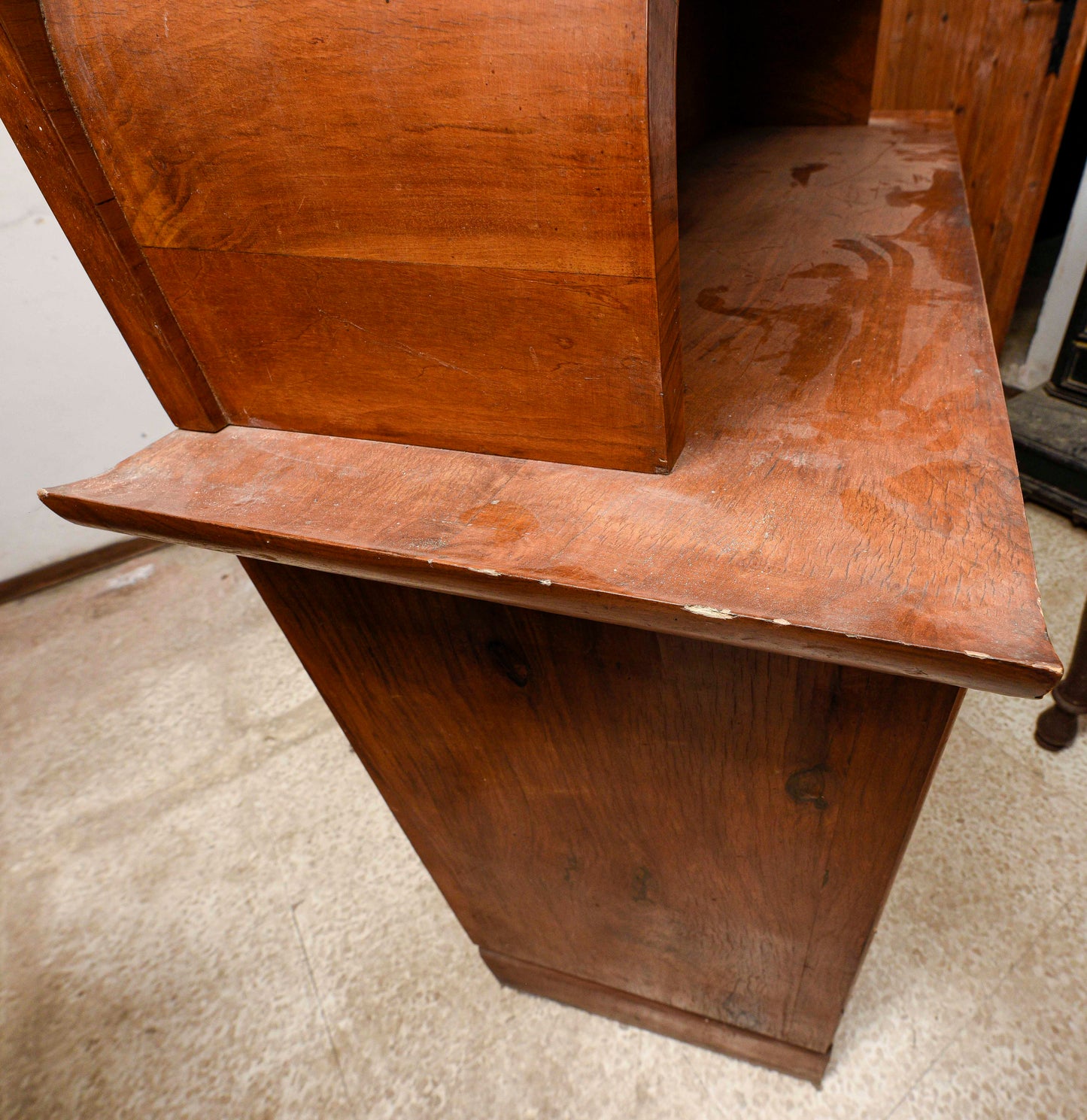 Credenza 2 ante e 2 cassetti con vetrina rialzata a tre ante anni 40