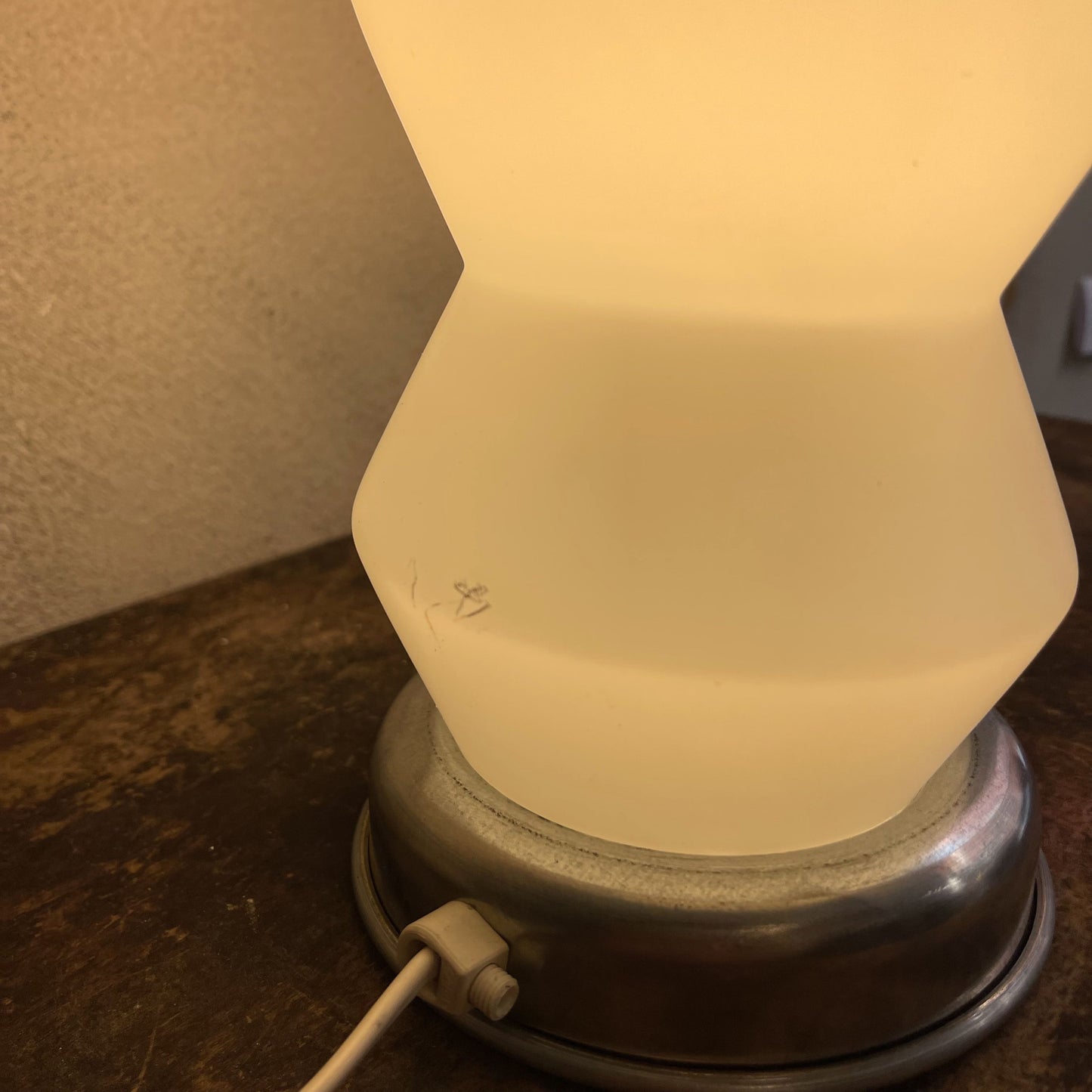 Lampada da tavolo Space Age in vetro di murano e opalino attribuibile a MAZZEGA anni 80