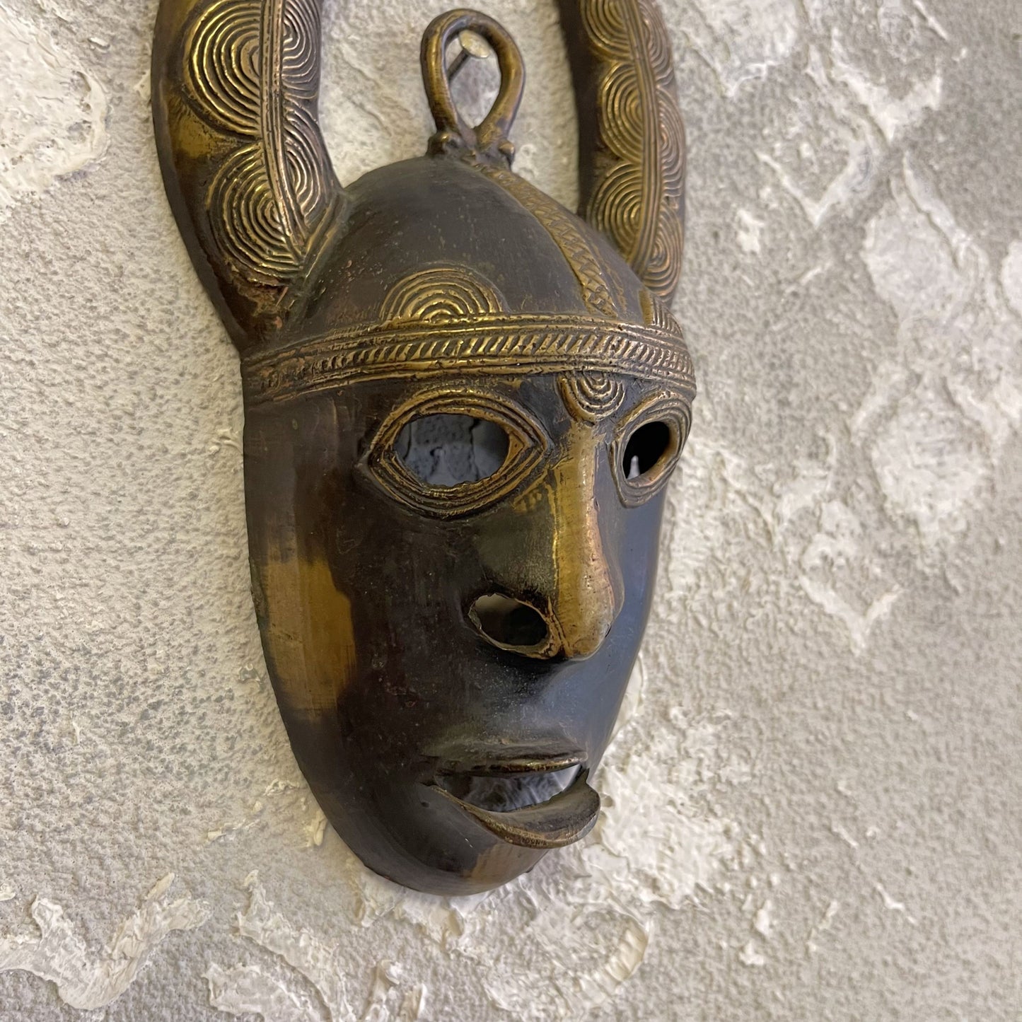 Machera tribale africana decorativa in ottone Yohourè sottogruppo degli Akar dalla Costa d Avorio XX secolo