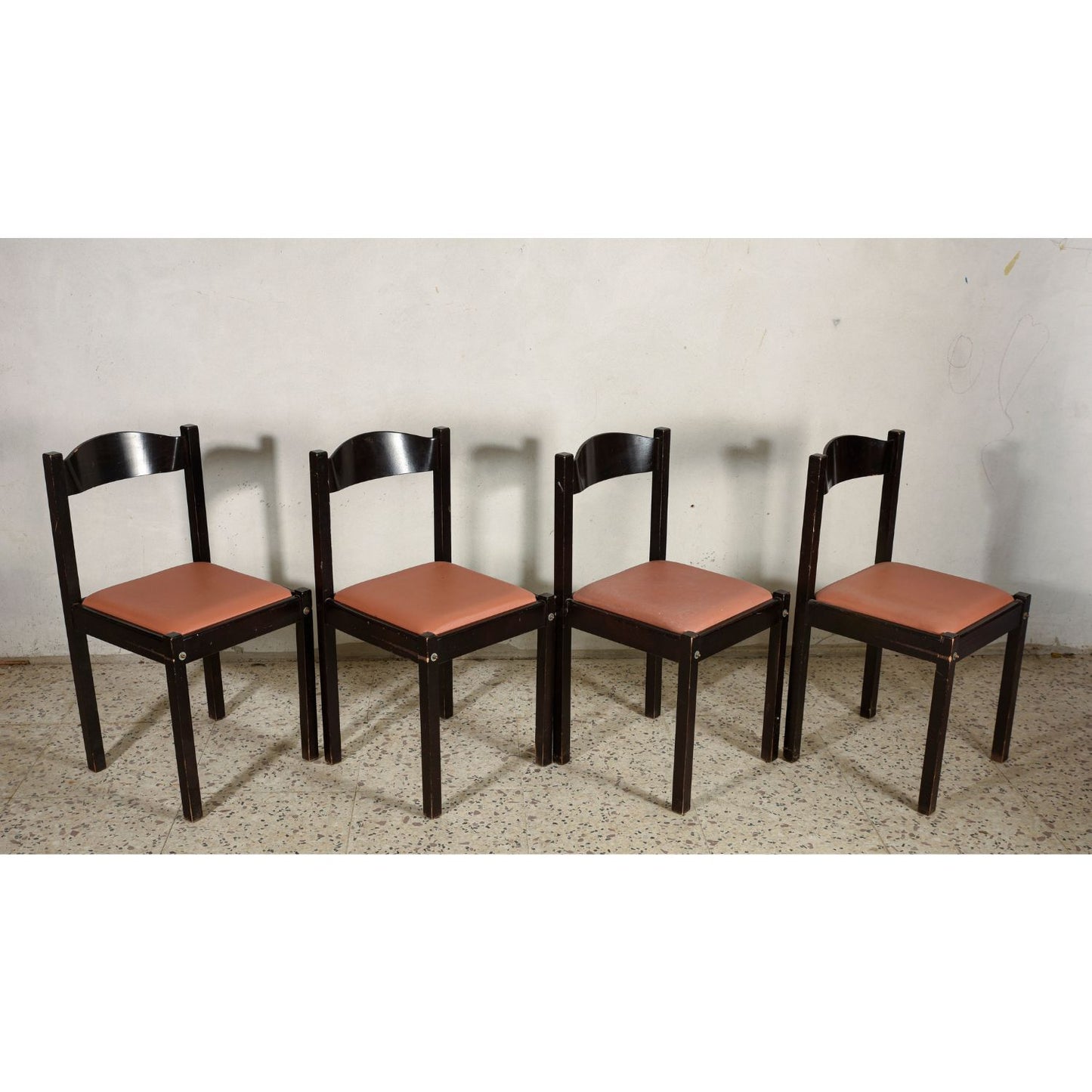 Gruppo di 4 sedie design Italia 1980