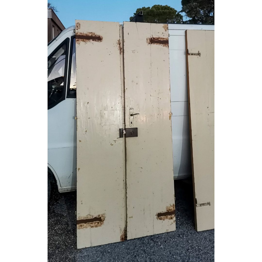 porta interna con formelle esagonali verniciata epoca 700