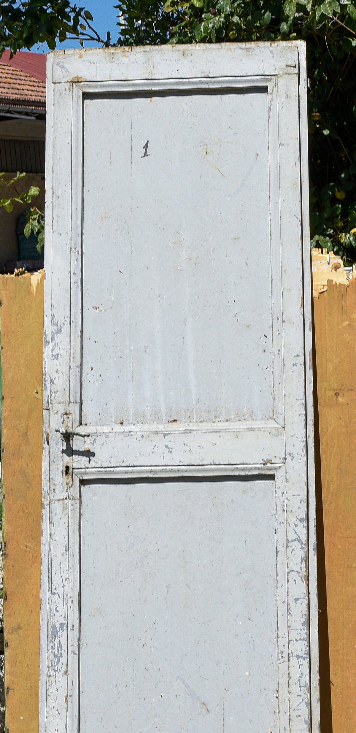 Porta ad un anta verniciata grigia singola 2 formelle e piatta Italia 1900