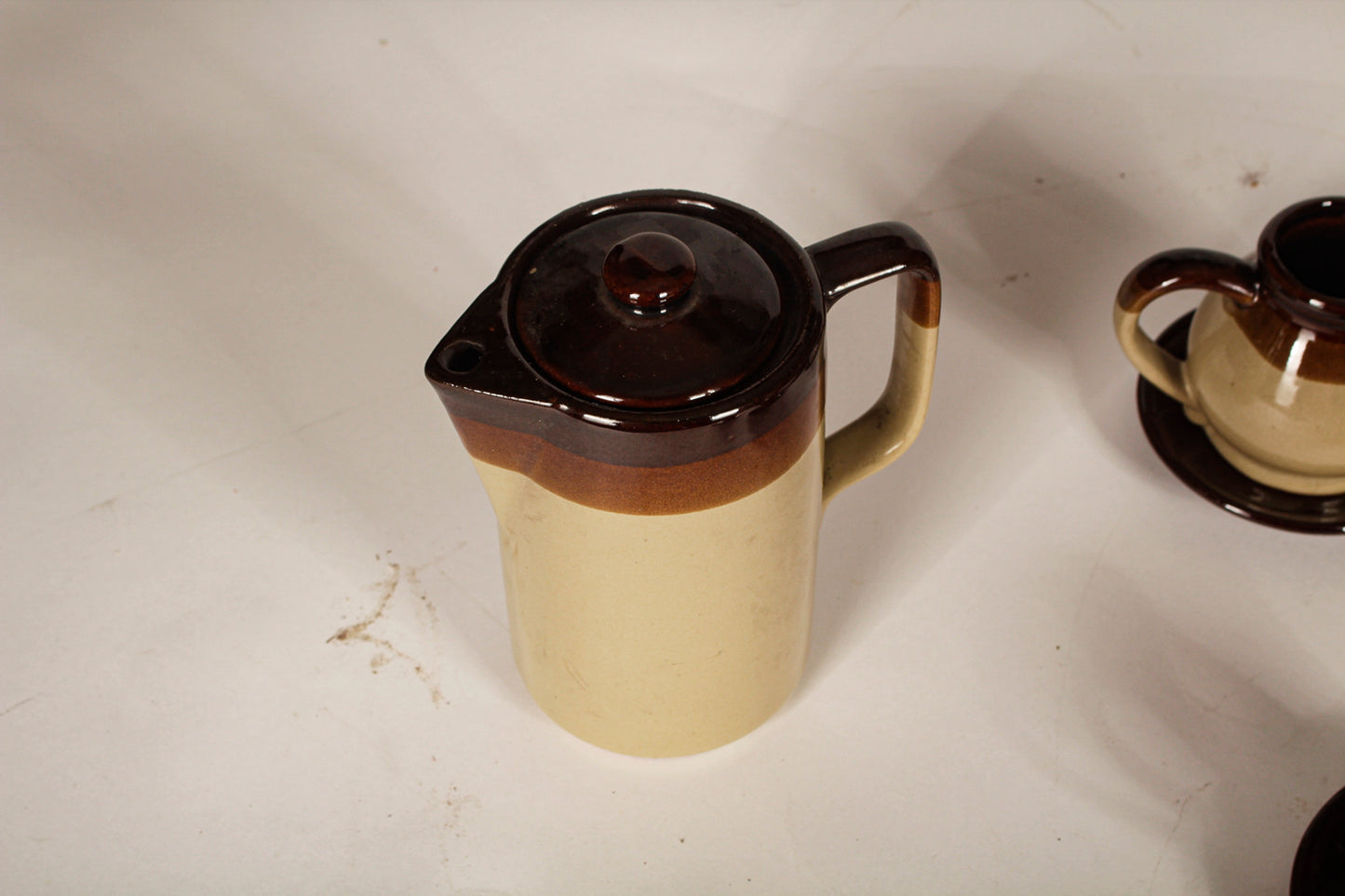 SERVIZIO DA CAFFé IN TERRACOTTA SMALTATA MARRONE E GIALLO CREMA ITALIA 1970