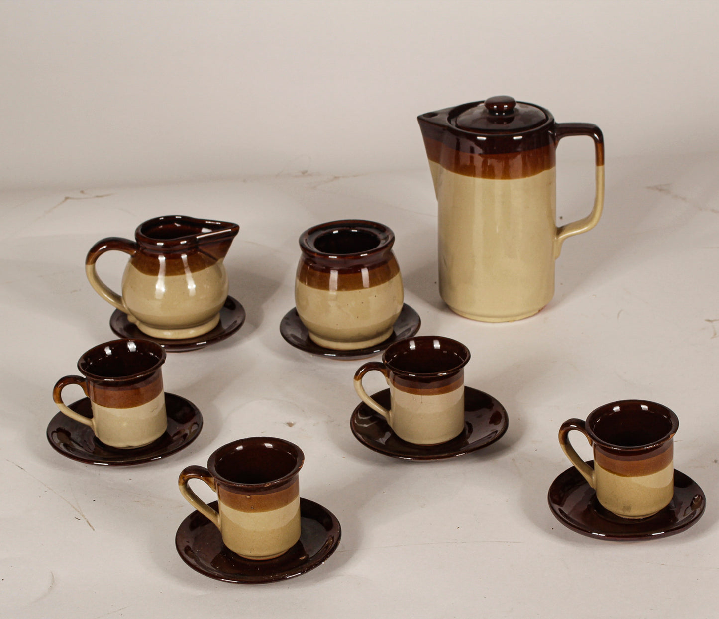 SERVIZIO DA CAFFé IN TERRACOTTA SMALTATA MARRONE E GIALLO CREMA ITALIA 1970