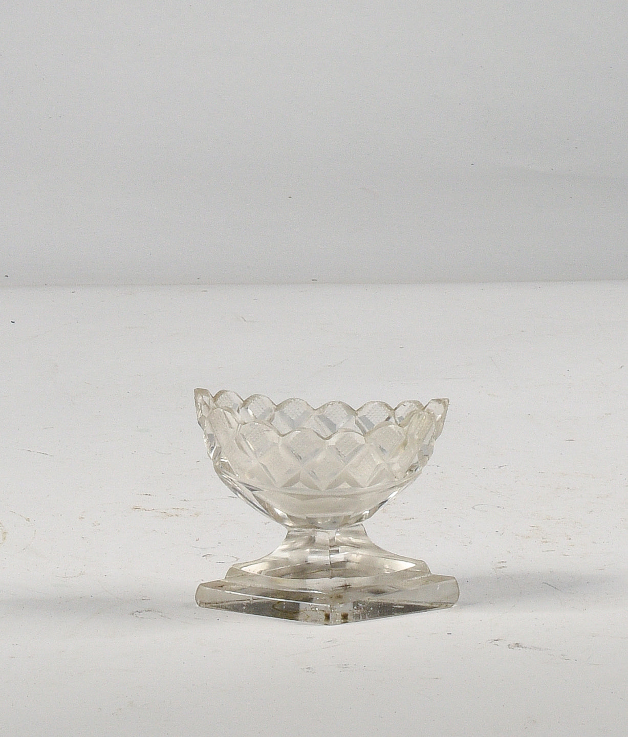Piccolo vaso alzatina in cristallo molato smerigliato Italia anni 80