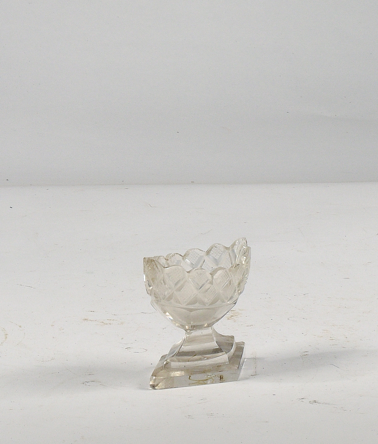 Piccolo vaso alzatina in cristallo molato smerigliato Italia anni 80