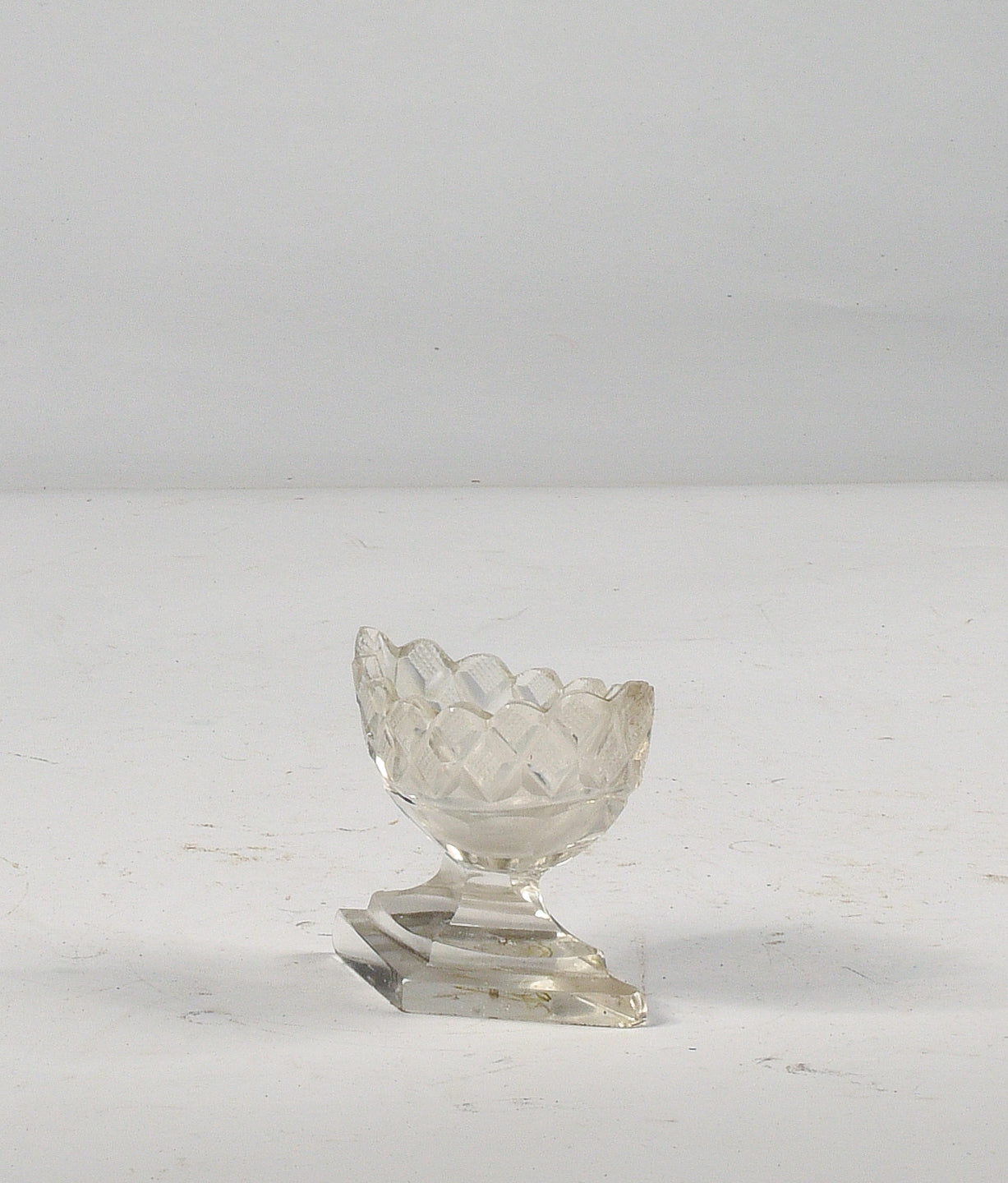 Piccolo vaso alzatina in cristallo molato smerigliato Italia anni 80