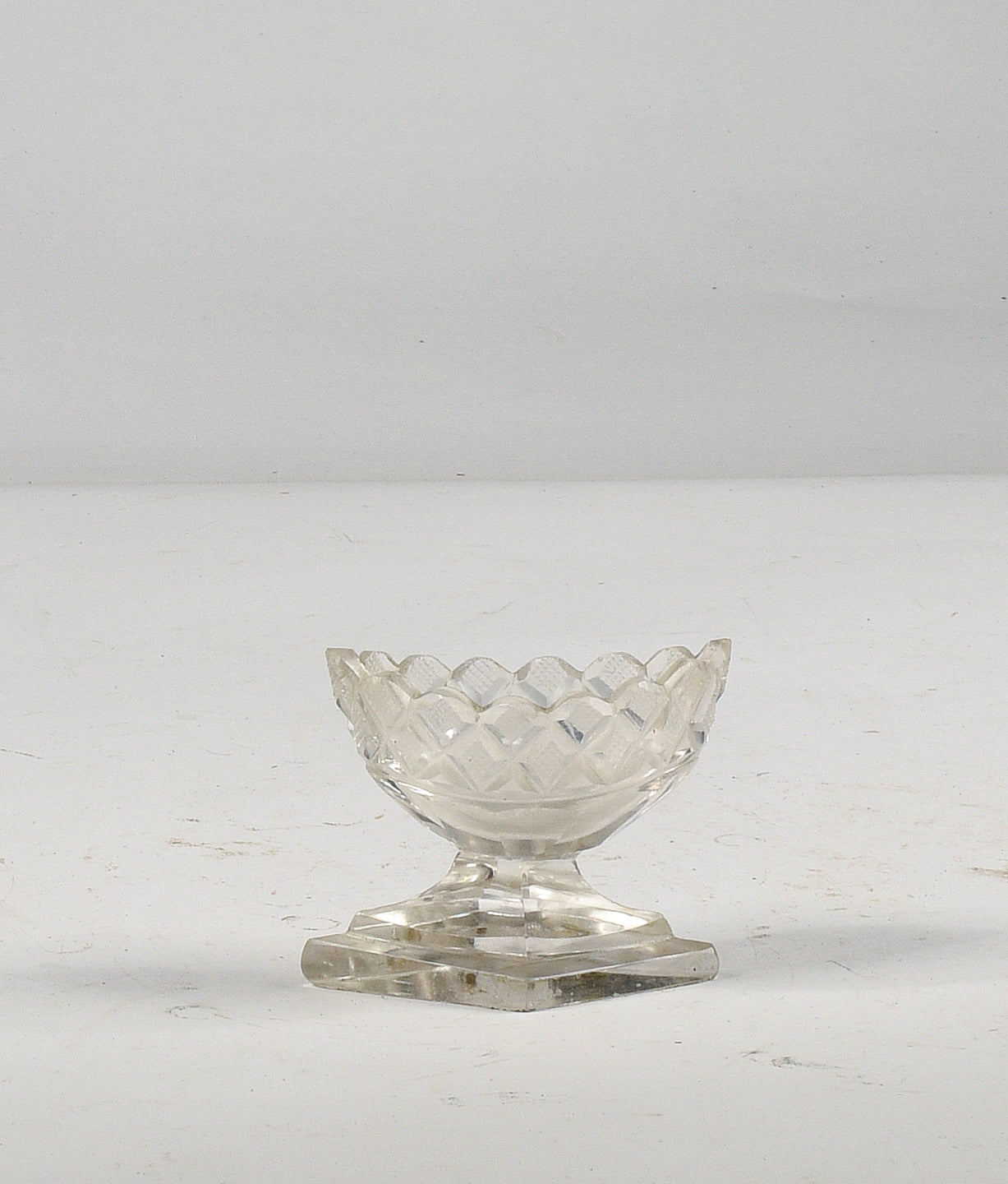 Piccolo vaso alzatina in cristallo molato smerigliato Italia anni 80
