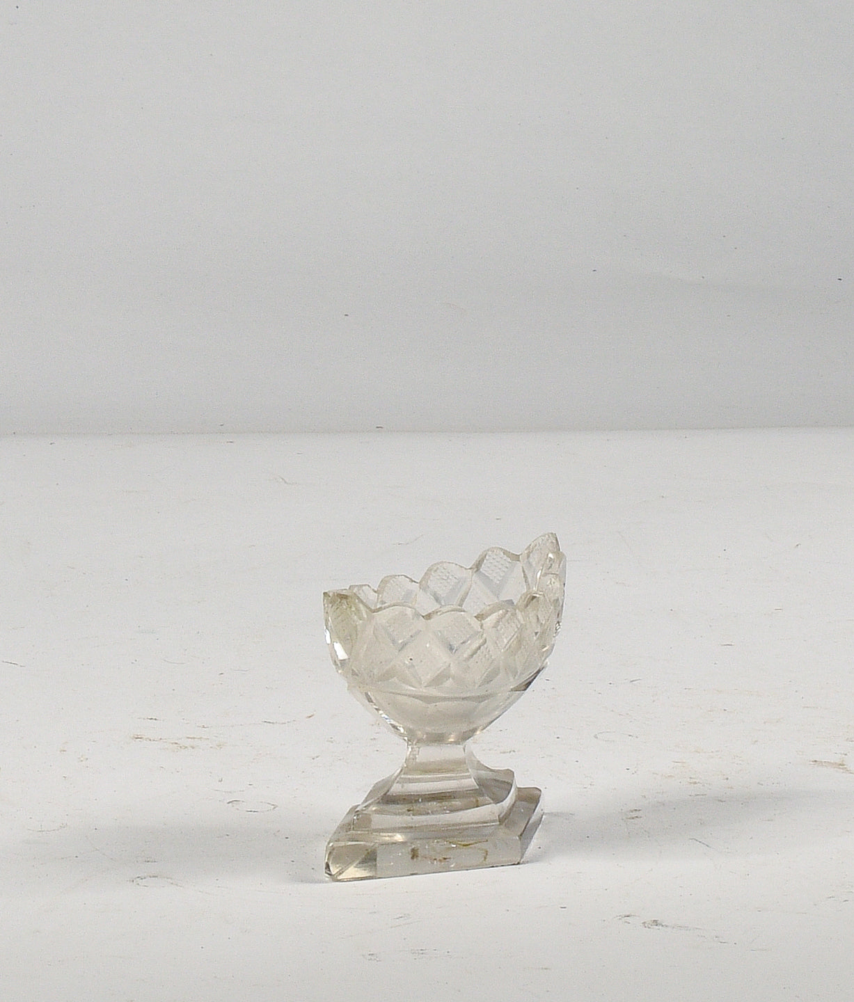 Piccolo vaso alzatina in cristallo molato smerigliato Italia anni 80