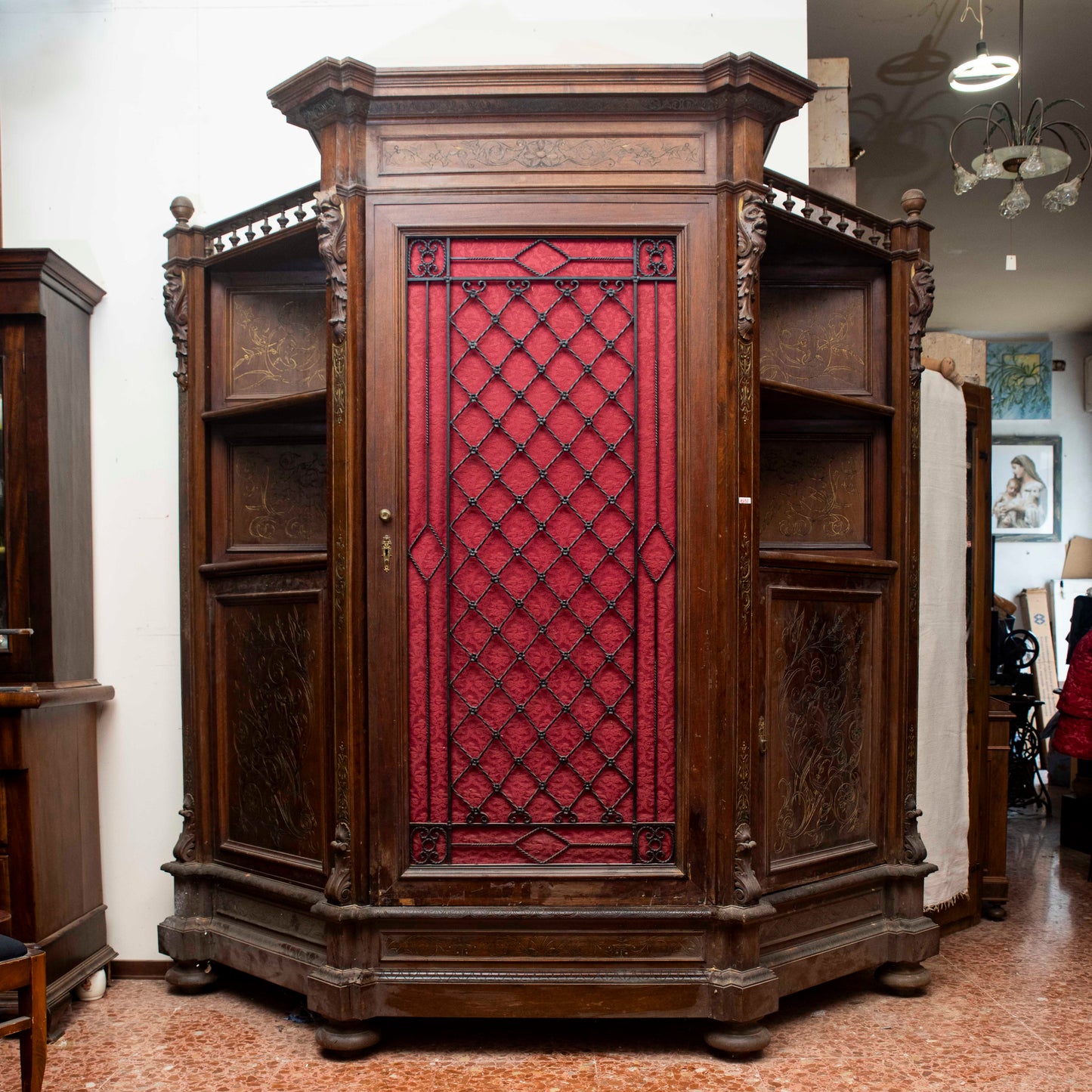 Credenza libreria legno massello scantonata tre ante griglia in metallo senza cimasa