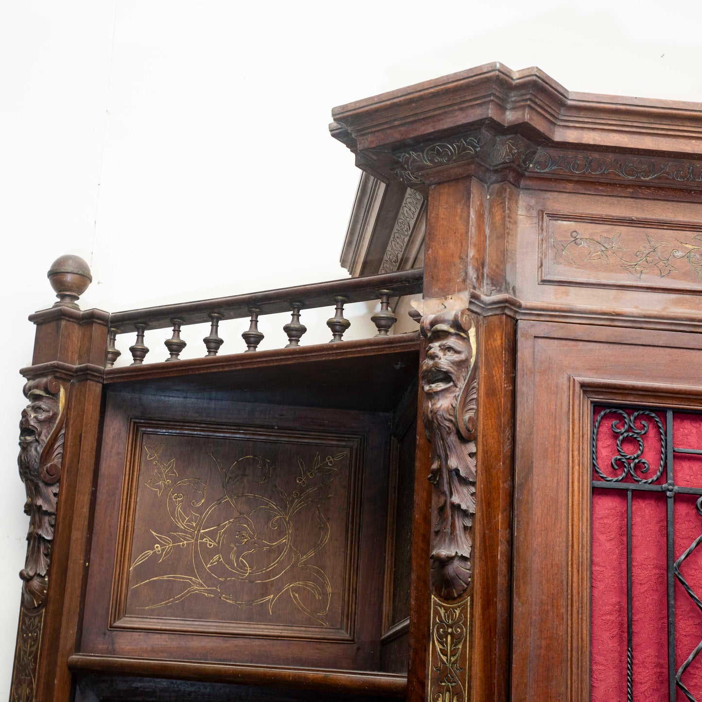 Credenza libreria legno massello scantonata tre ante griglia in metallo senza cimasa