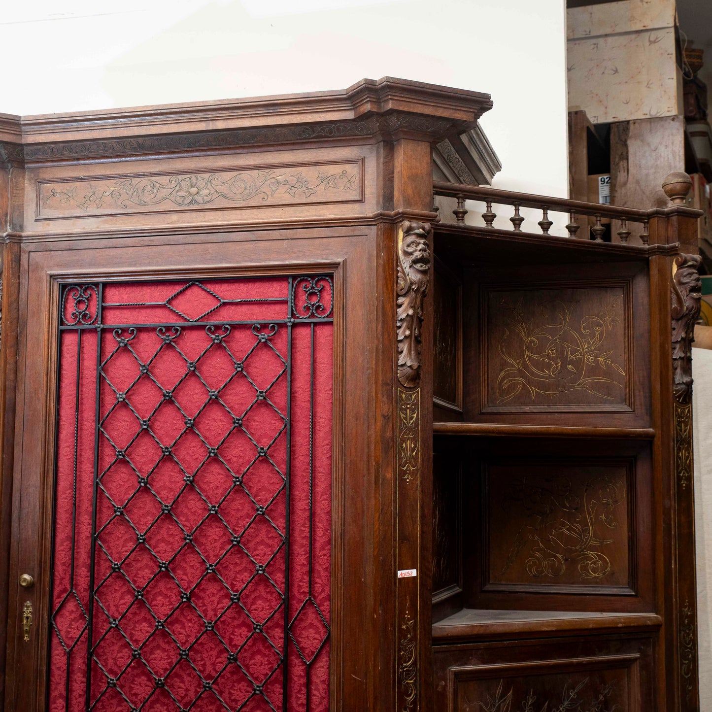 Credenza libreria legno massello scantonata tre ante griglia in metallo senza cimasa