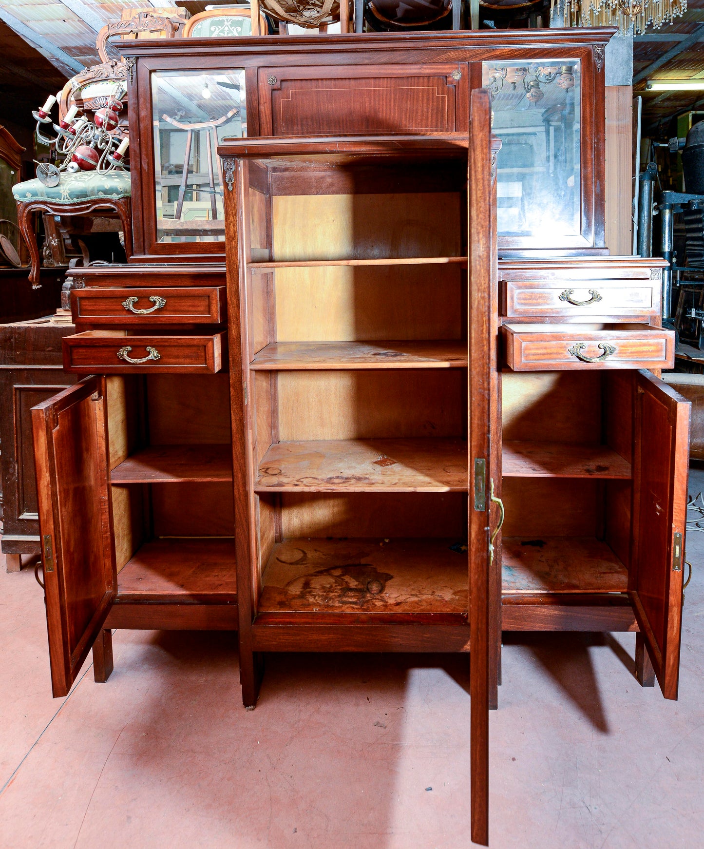 Credenza con vetrina centrale piani in marmo nero intarsi impellicciata epoca Liberty