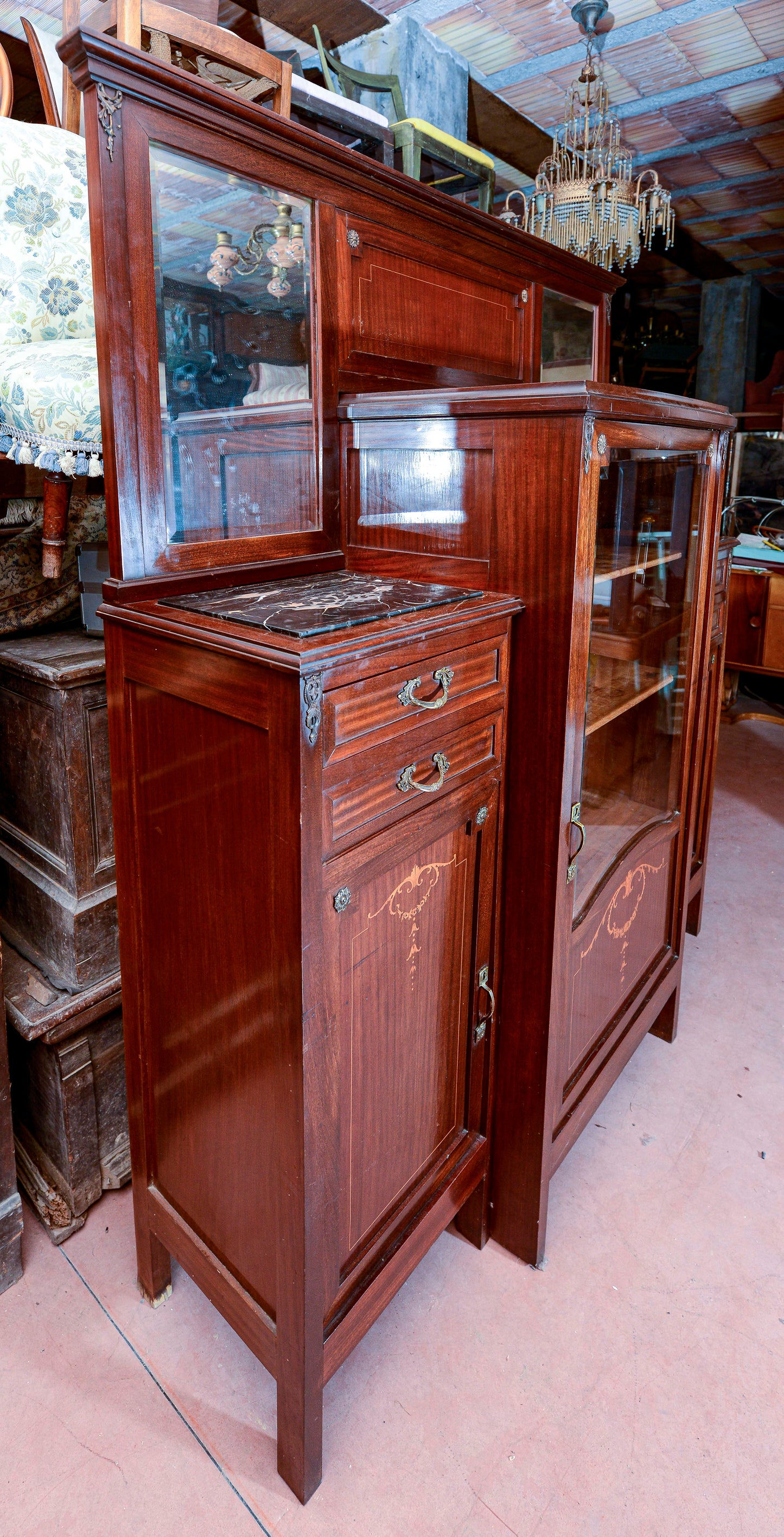Credenza con vetrina centrale piani in marmo nero intarsi impellicciata epoca Liberty