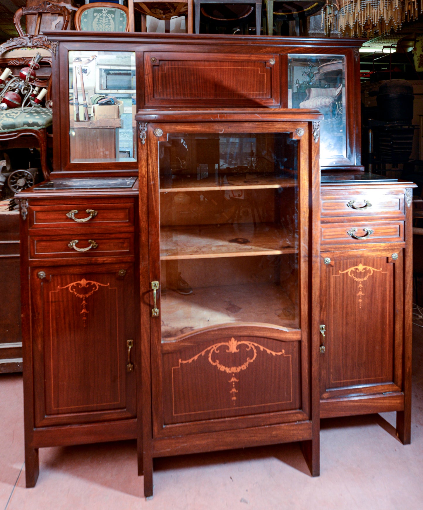 Credenza con vetrina centrale piani in marmo nero intarsi impellicciata epoca Liberty