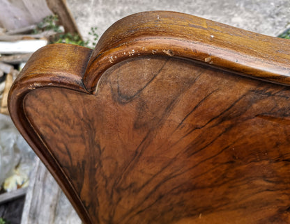 Letto Chippendale con sponde in legno noce impellicciato
