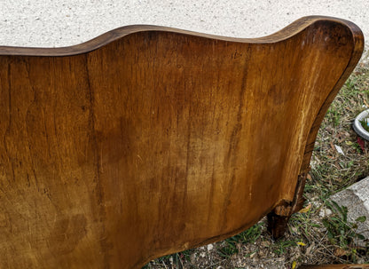 Letto Chippendale con sponde in legno noce impellicciato