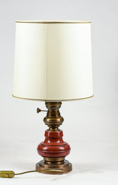 Lampada da comodino base in legno e ottone con cappa chiara Italia 1980